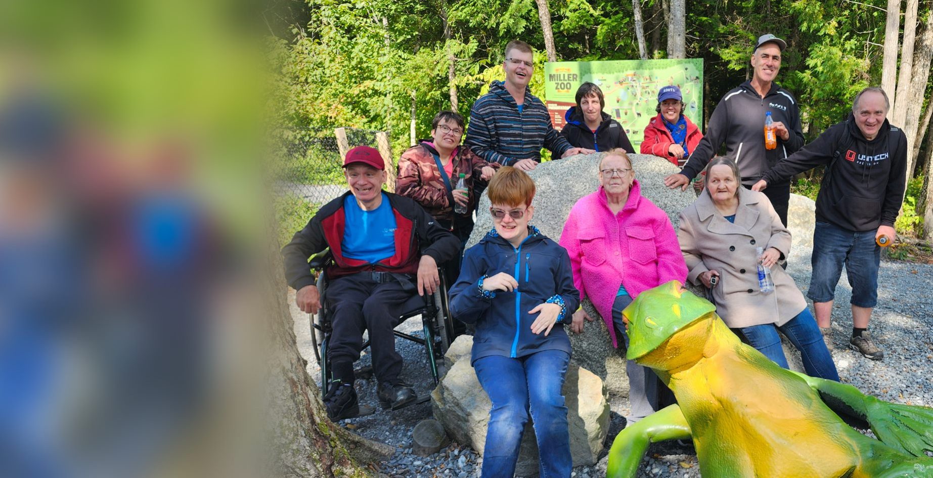 photo de groupe les usagers du APHC au_miller zoo