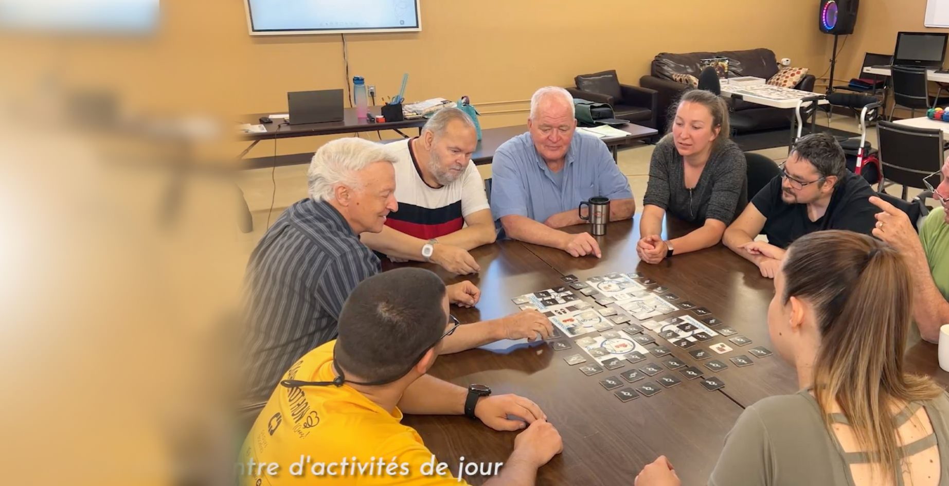 photo de groupe les usagers du APHC lors d'une activite